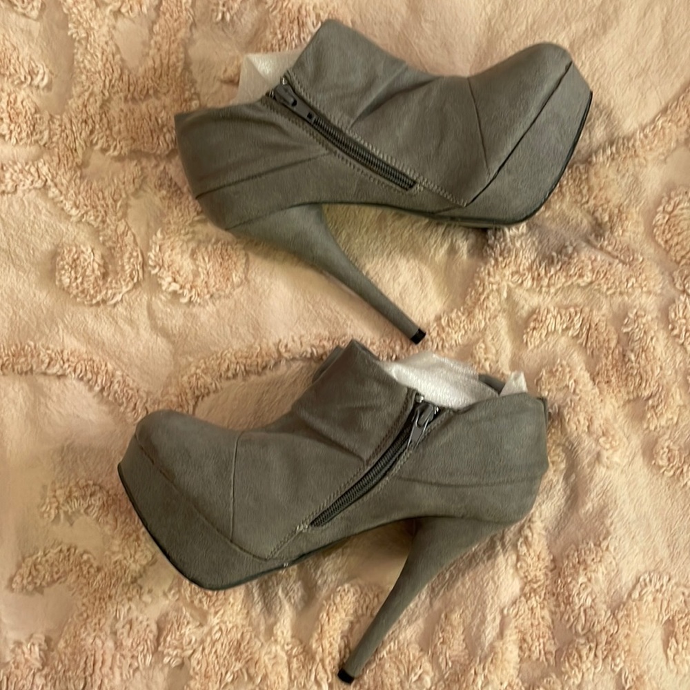 Gray Bows Ankle Booties - Picture 3 of 9